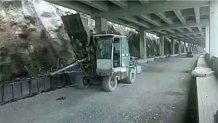 自動上料攪拌車施工現場圖5