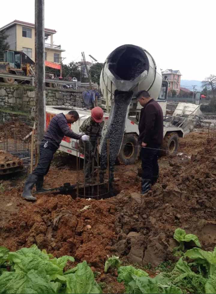 自動上料攪拌車施工現場圖6